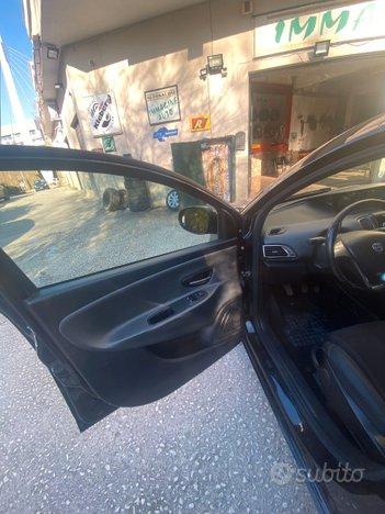 LANCIA YPSILON 1.3MJT 95CV 5 PORTE S&S SILVER.