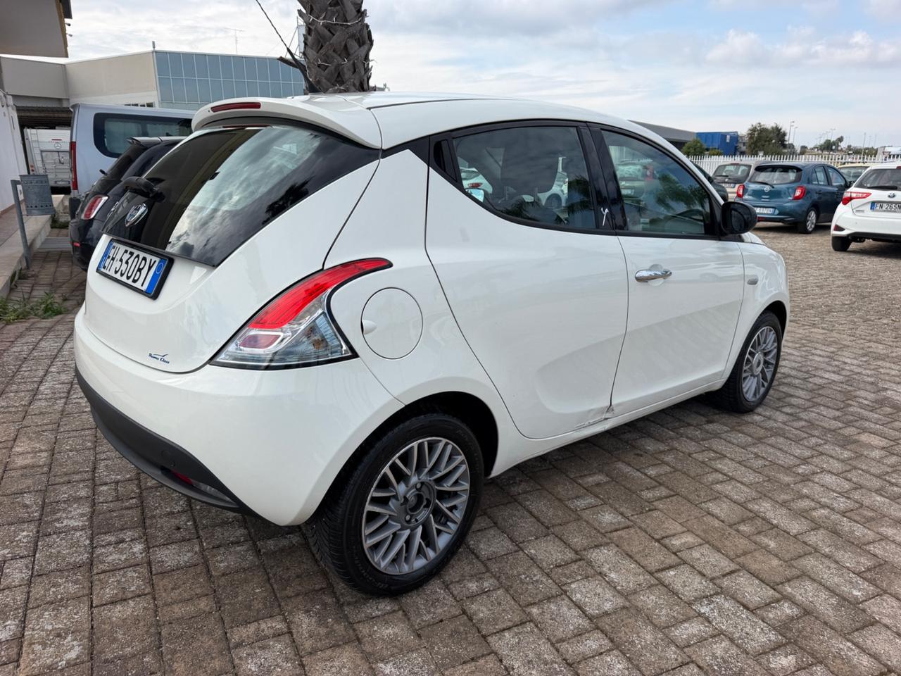 Lancia Ypsilon 1.2 69 CV 5 porte S&S Gold