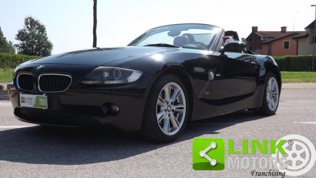 BMW Z4 ( E85 ) 2.2i roadster con interni in pelle rossa