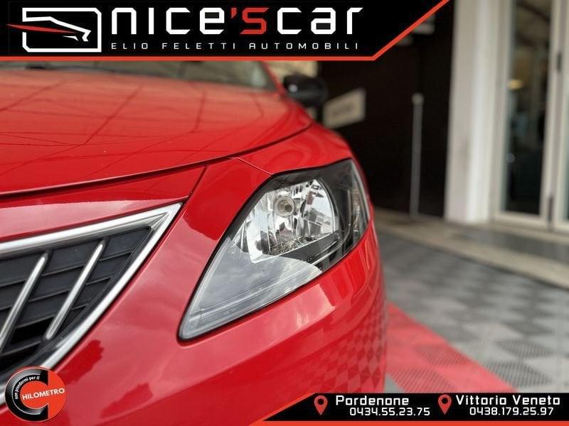 Lancia Ypsilon 1.0 FireFly 5 porte S&S Hybrid Ecochic Silver