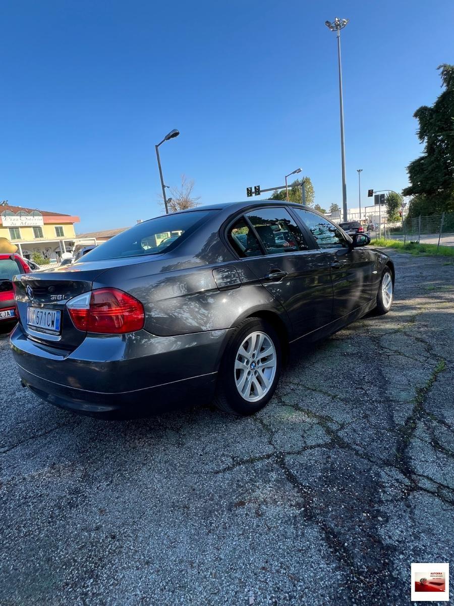 BMW - Serie 3 - 318i Attiva