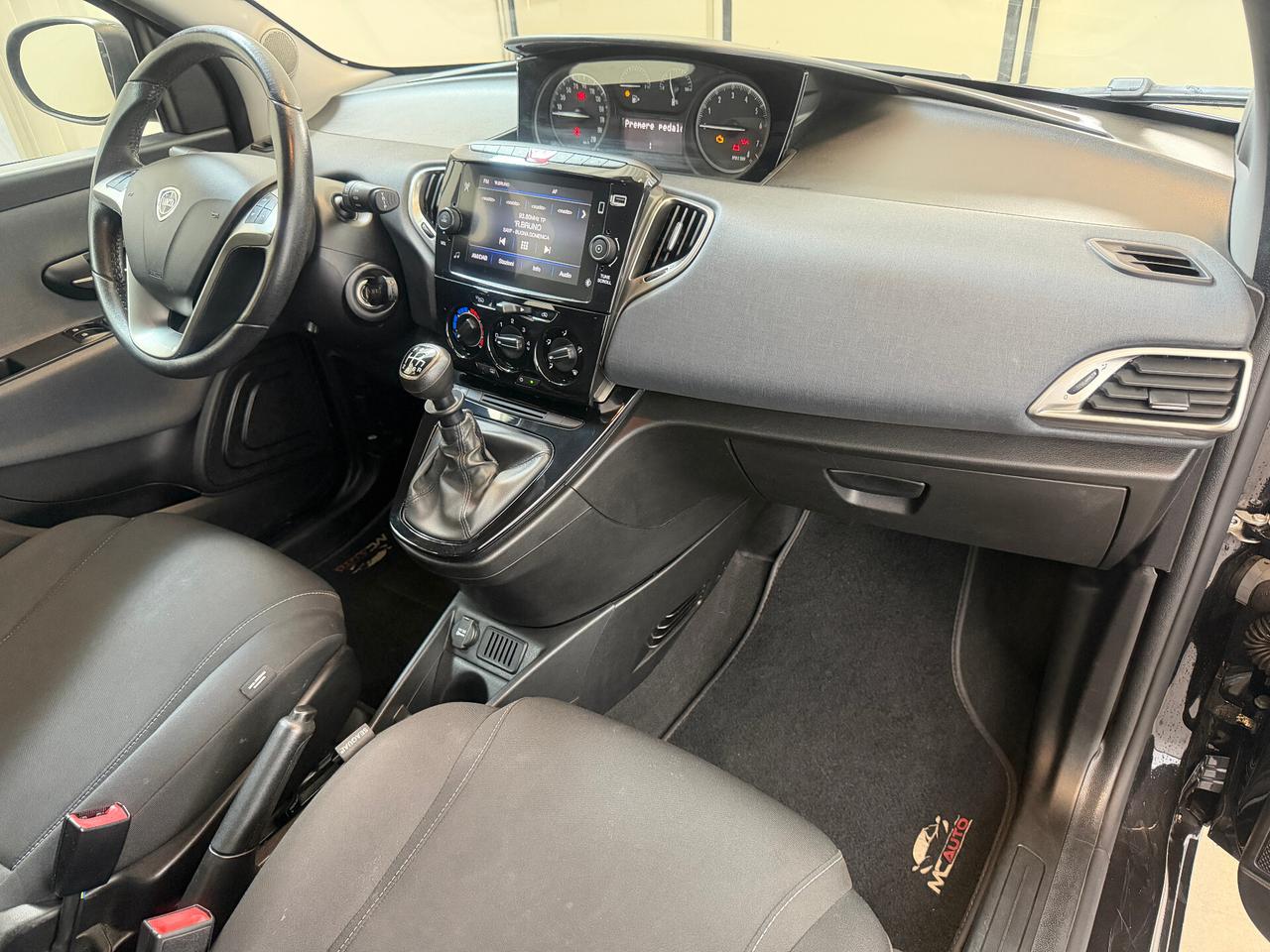 Lancia Ypsilon 1.0 FireFly 5 porte Posti S&S Hybrid Ecochic Gold