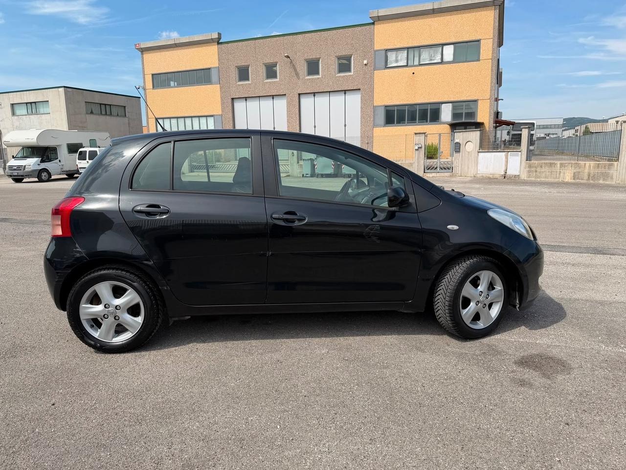 Toyota Yaris 1.0 5p Sol 130000 km