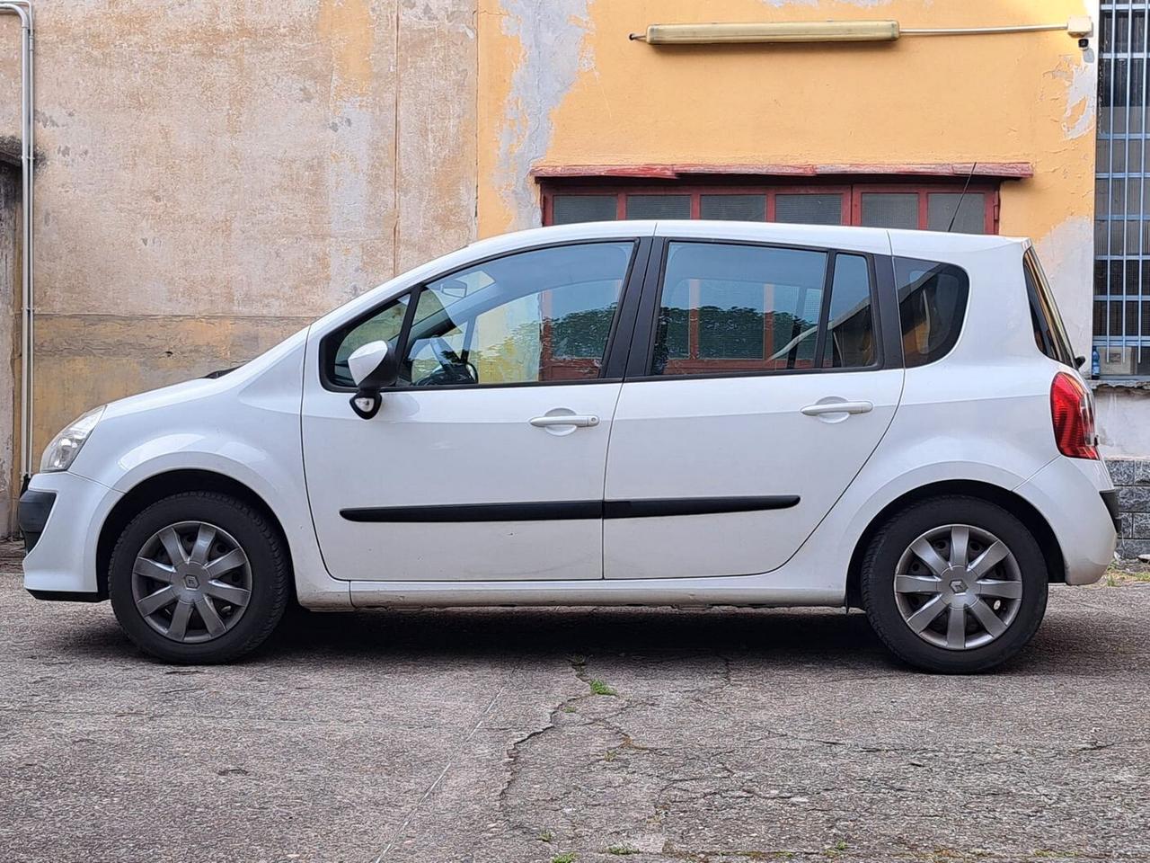 Renault Modus Grand 1.2 16V TCE Live