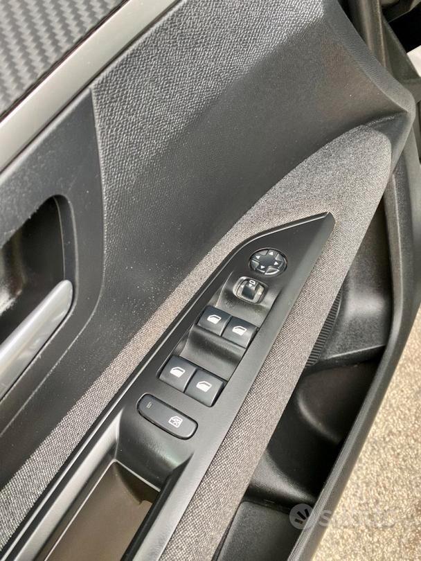Peugeot 3008 HDi 130 CV Allure Navi Virtual Camera