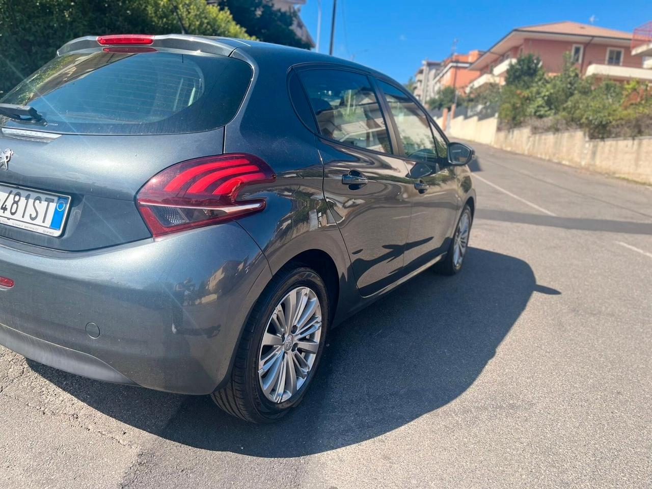 Peugeot 208 BlueHDi 100 5 porte Allure