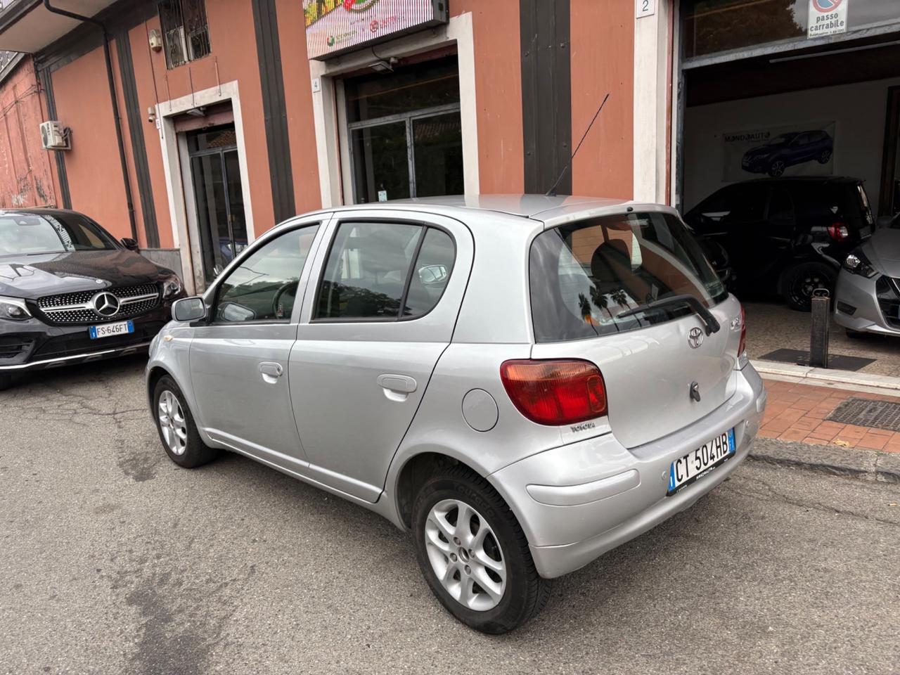 Toyota Yaris 1.3i 16V cat 5 porte Sol