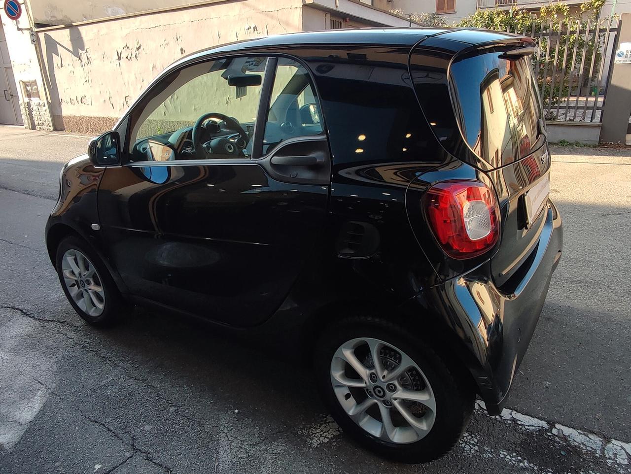 Smart ForTwo 70 1.0 Passion Solo km 31.517 certicati!