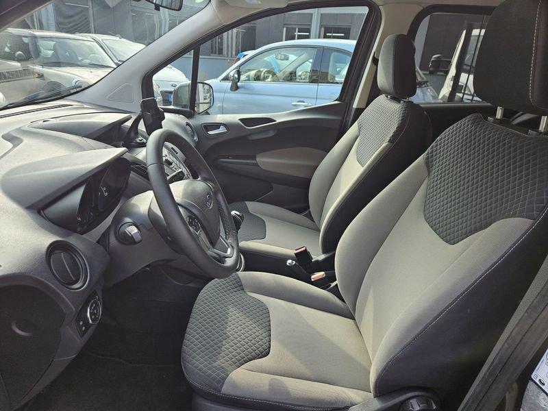 Ford Tourneo Courier 1.5 TDCI 95CV Titanium