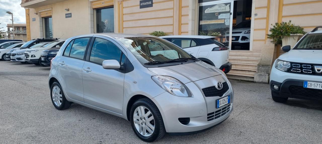 Toyota Yaris 1.0 5 porte Sol
