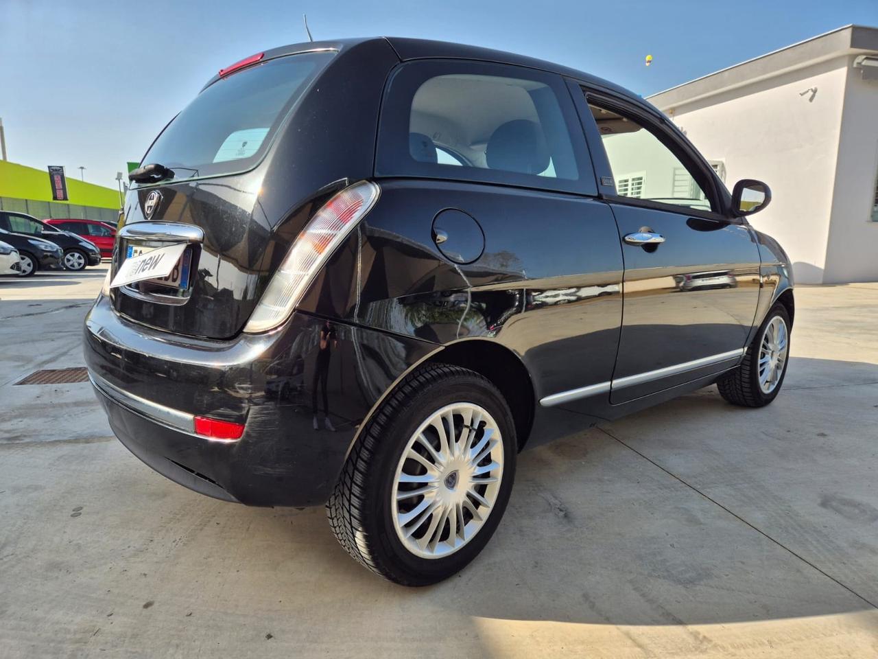 Lancia Ypsilon 1.2 69 CV Unyca