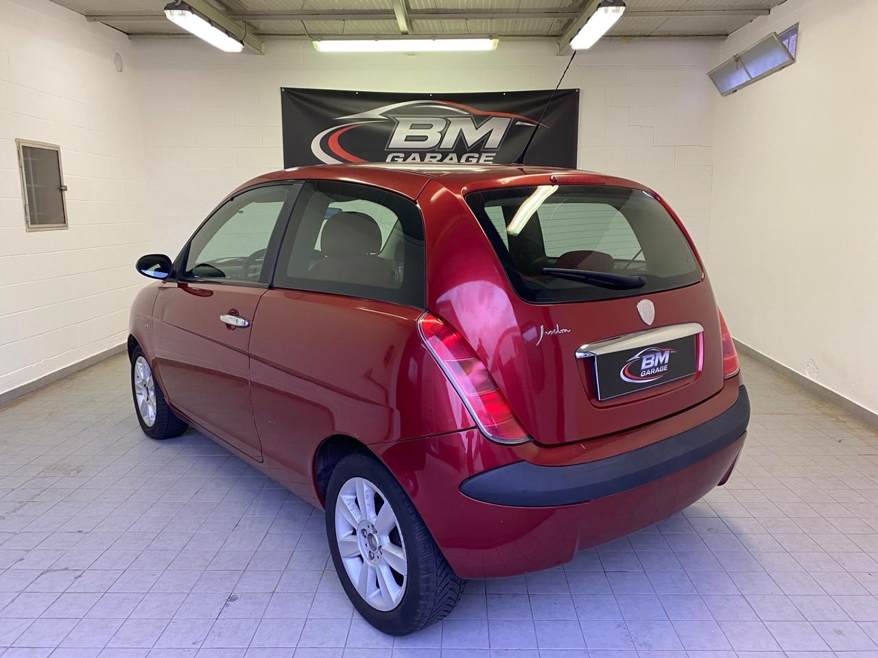 Lancia Ypsilon 1.2 16V Oro