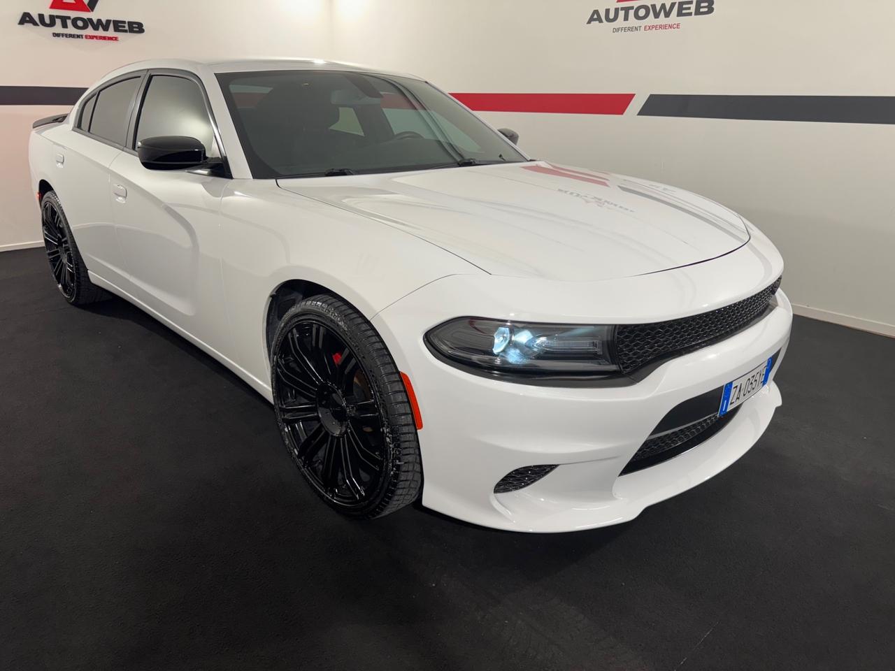 Dodge Charger 3.6 L V6 SXT ' CERCHI 22 '