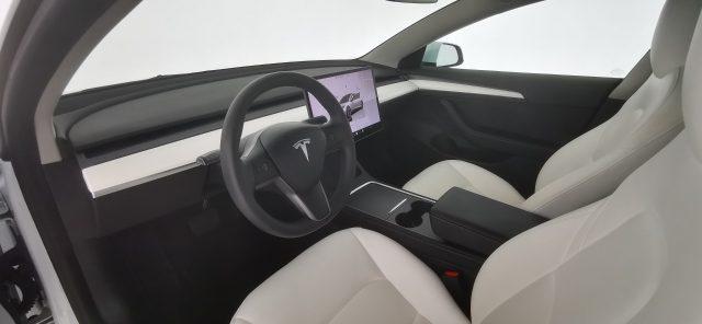TESLA Model 3 RWD