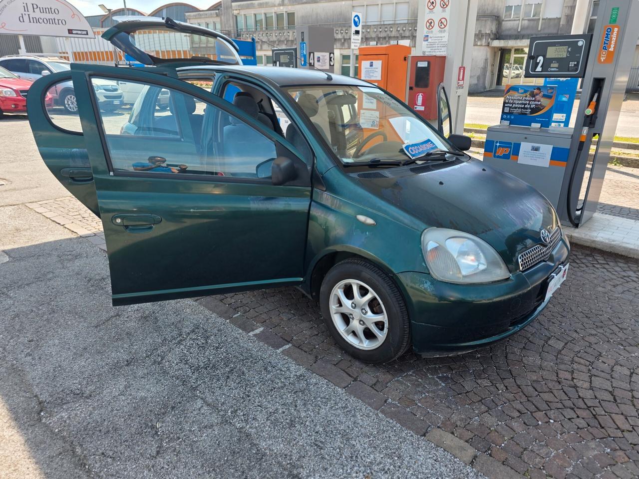 Toyota Yaris 1.0i 16V cat 5 porte con 246.000km