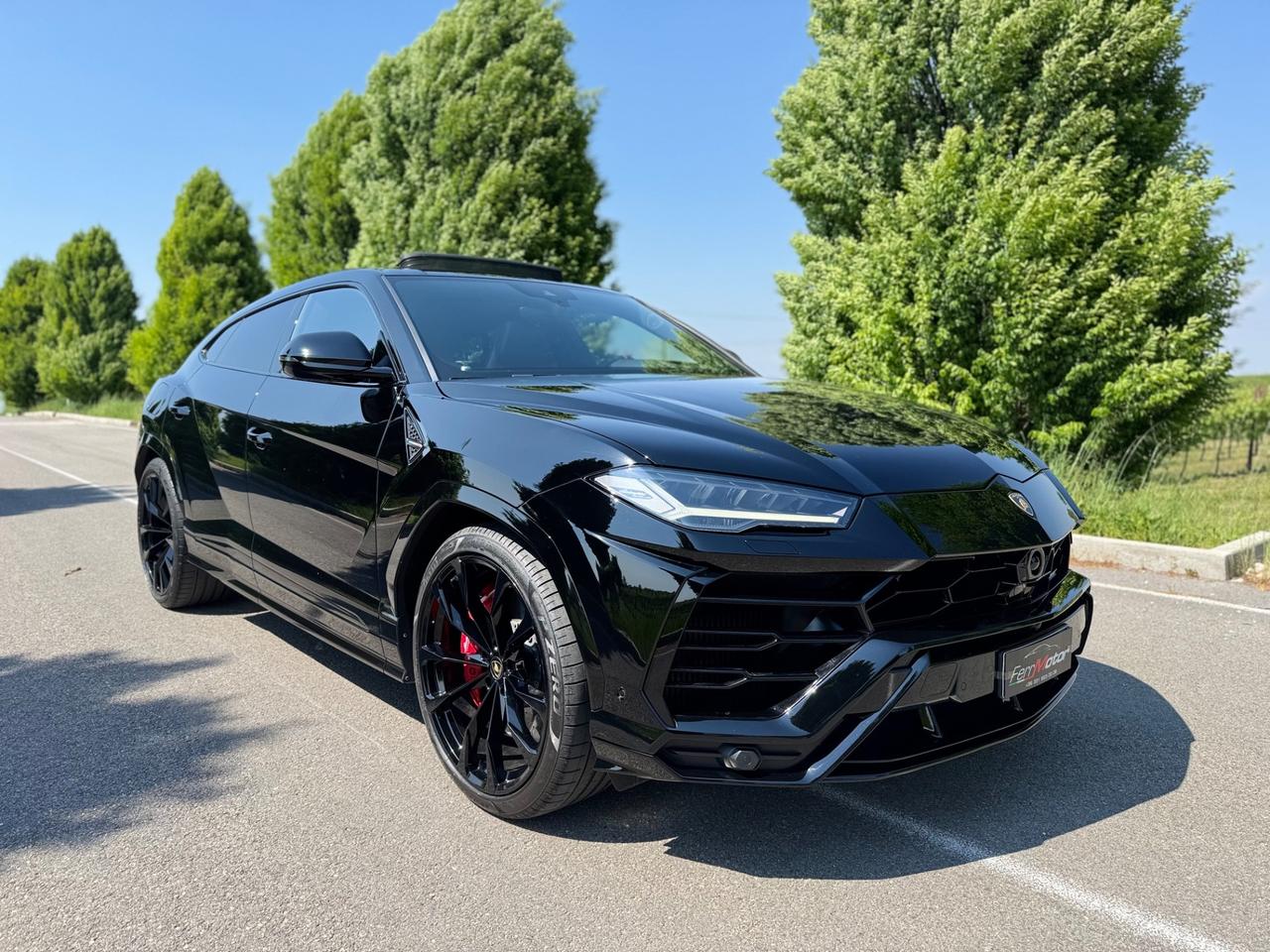 Lamborghini Urus 4.0 V8 650cv Total Black Permute