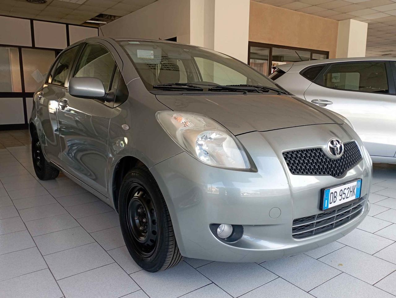 Toyota Yaris 1.3 5 porte Luna