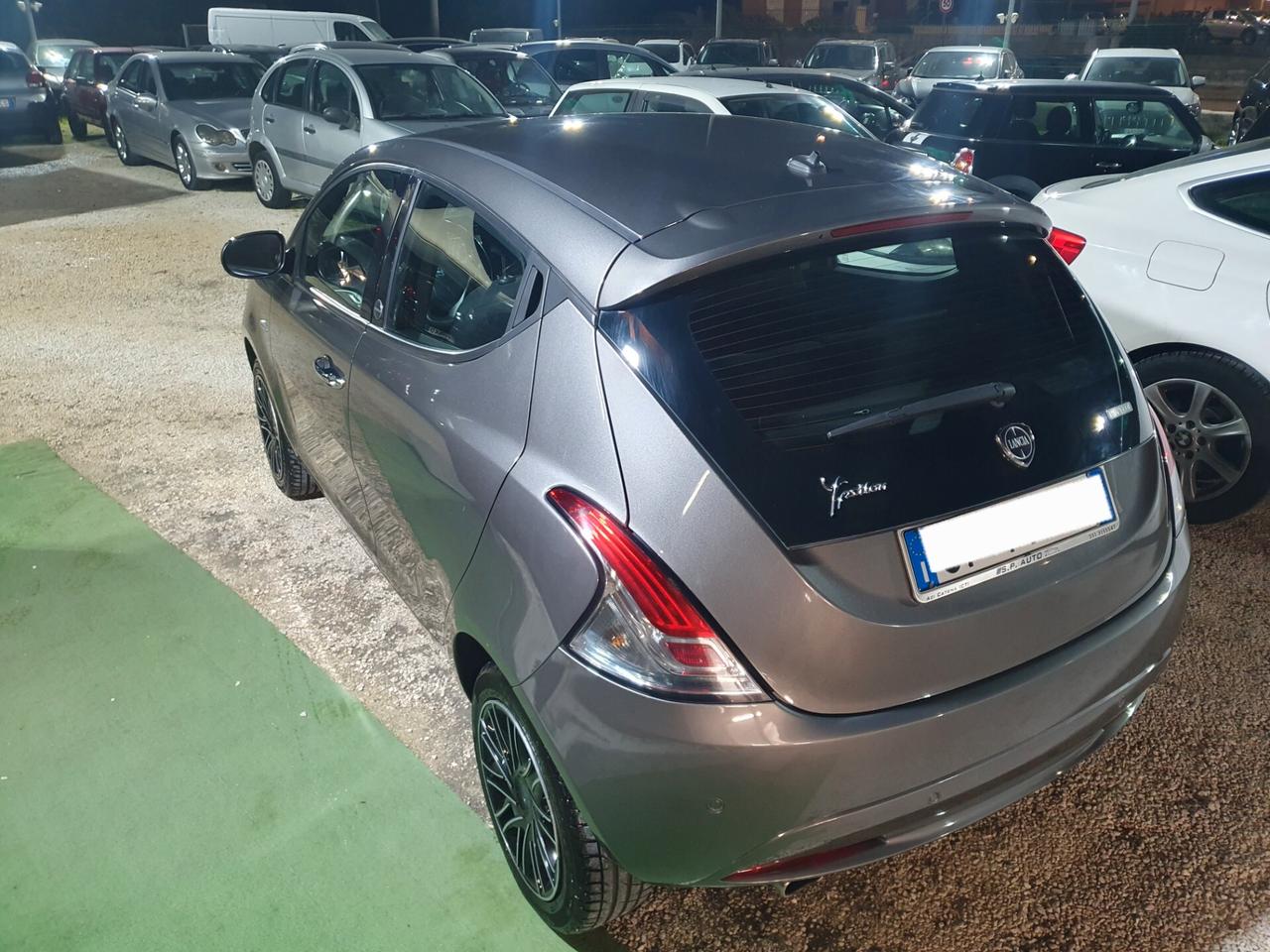 Lancia Ypsilon 1.0 FireFly 5 porte S&S Hybrid Ecochic Gold