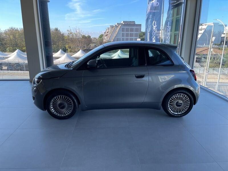 FIAT 500e 500 Nuova 500 Hatchback My23 La Nuova 500 - 320 Berlina