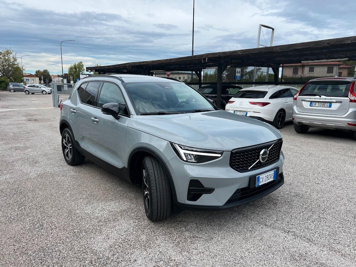 Volvo XC40 2.0 b3 Plus Black Edition auto - Tetto Apribile FULL OPTIONAL!!!