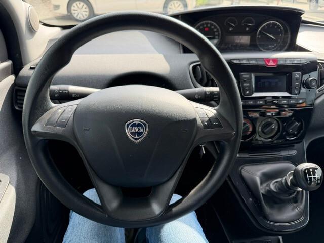 Lancia Ypsilon 1.0 FireFly 5 porte S&S Hybrid Silver