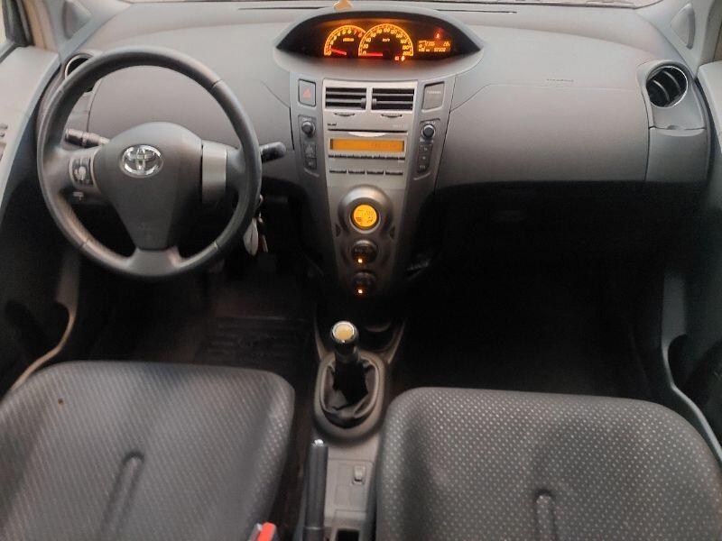 Toyota Yaris 1.0 5P euro5 gomme frizione nuove ok areaB/C