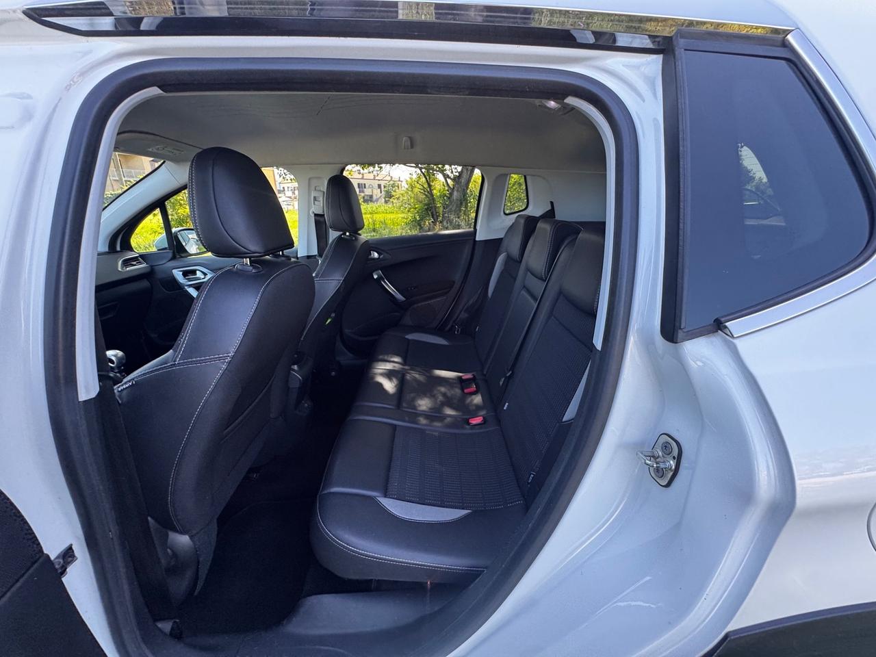 Peugeot 2008 BlueHDi 120 S&S Allure Neo P ok