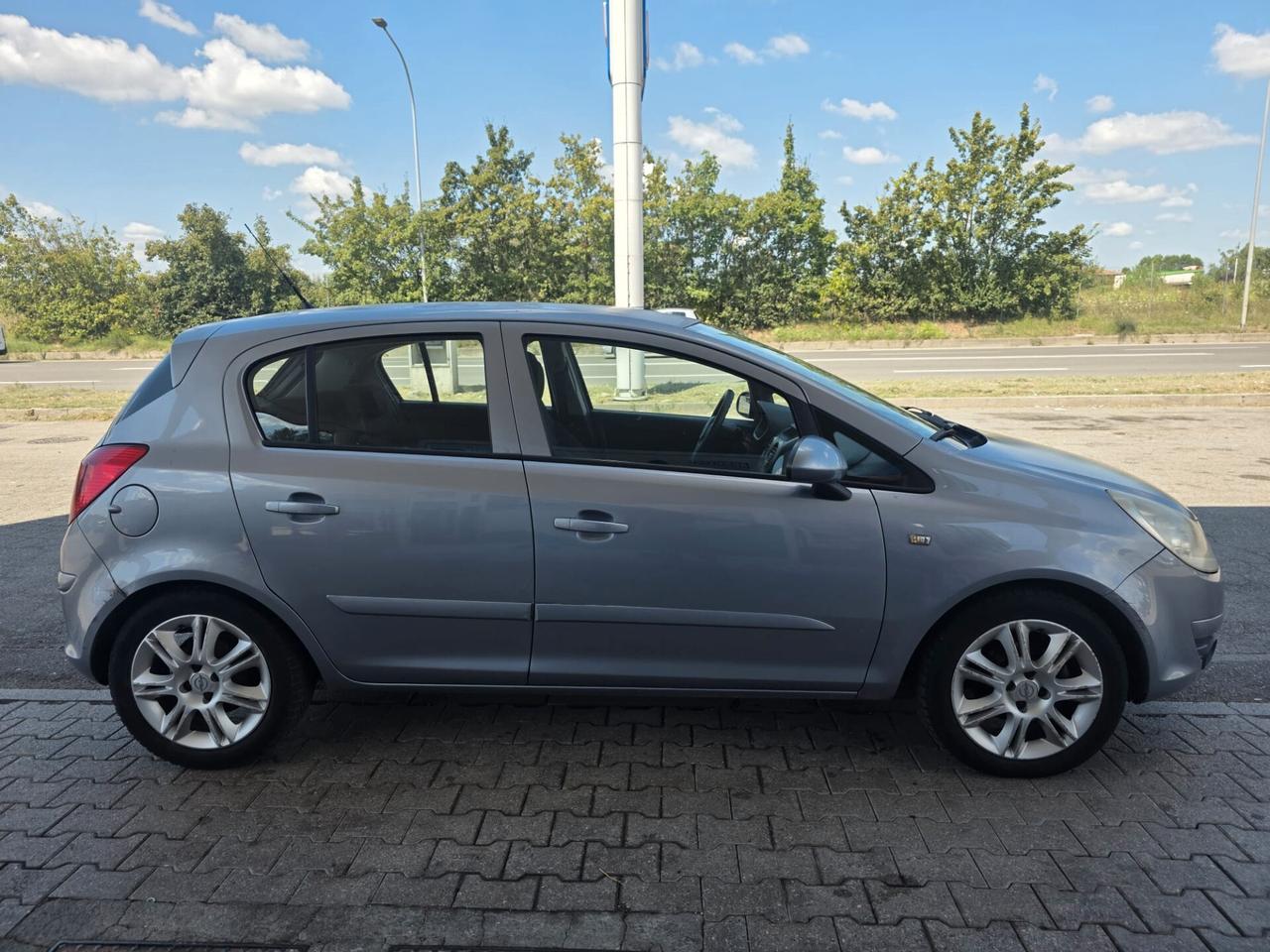 Opel Corsa 1.2 5 porte GPL