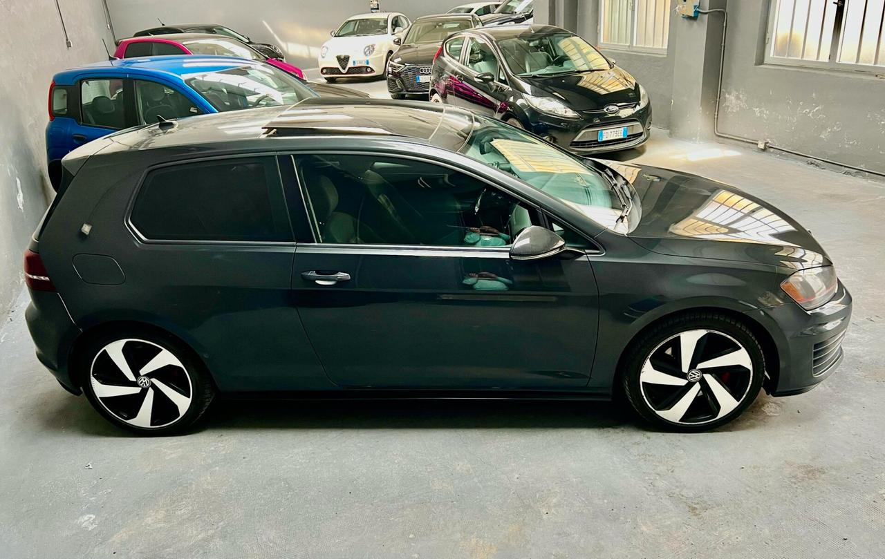 Volkswagen Golf GTI Golf GTI Performance 2.0 TSI 3p. fender edition