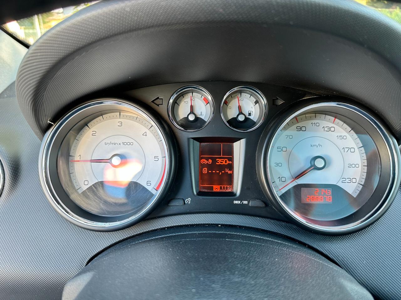 Peugeot 308 1.6 HDi 110CV 5p. Ciel Féline 2008