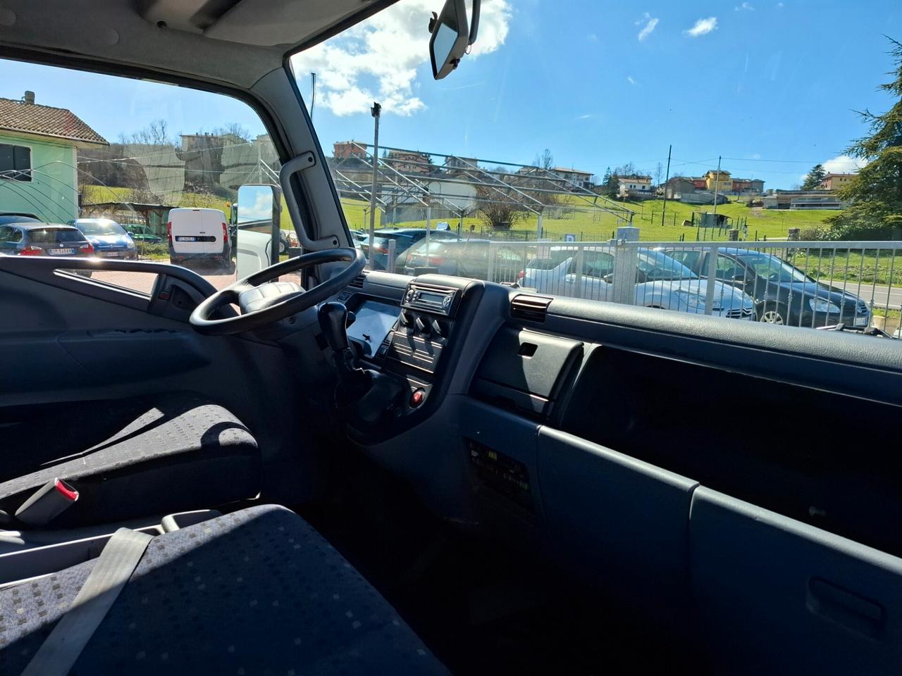 Mitsubishi Canter con cassone di 5 mt