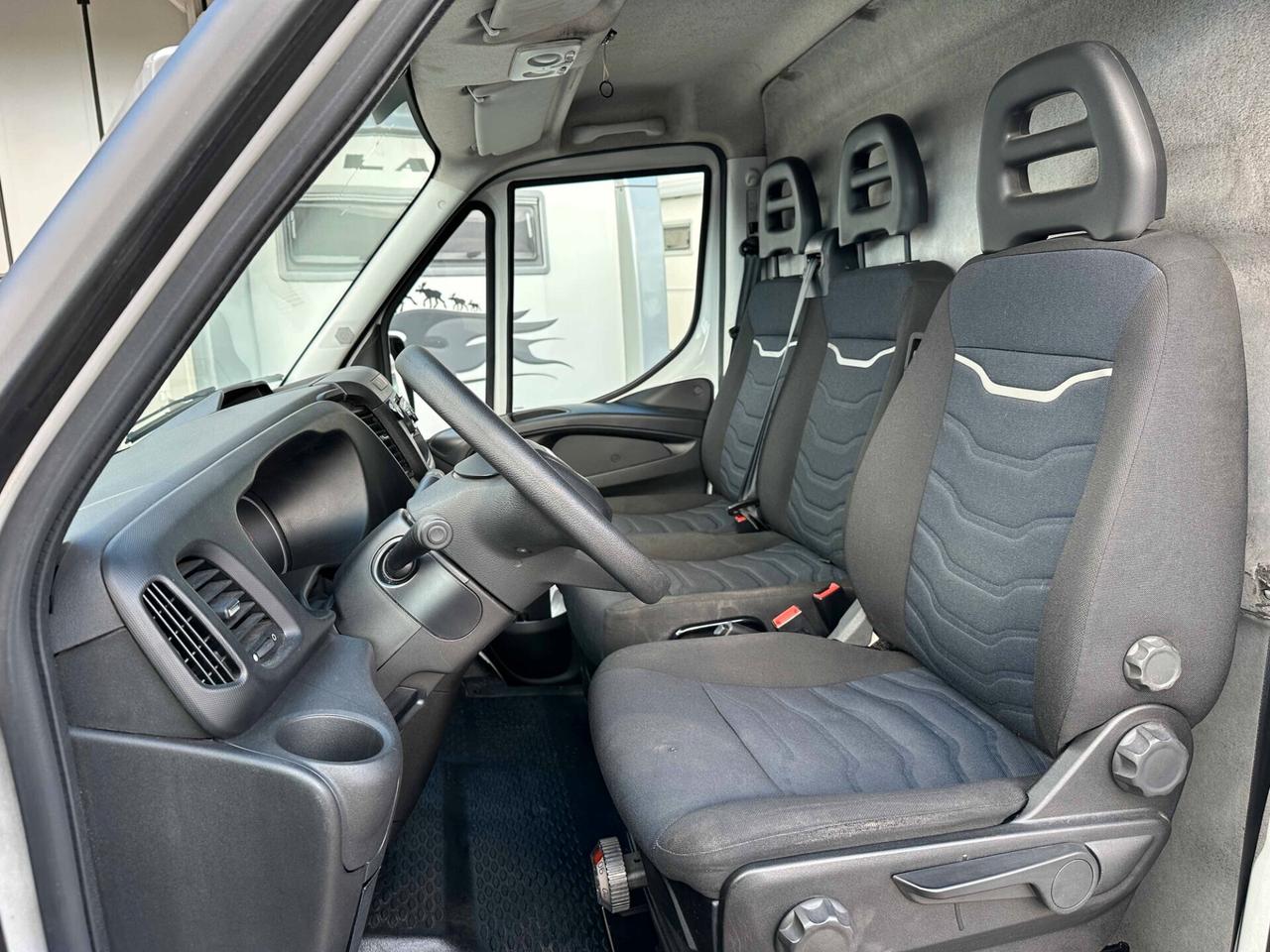 Iveco Daily 35S14 2.3 HPT PM Cabinato 136 cv