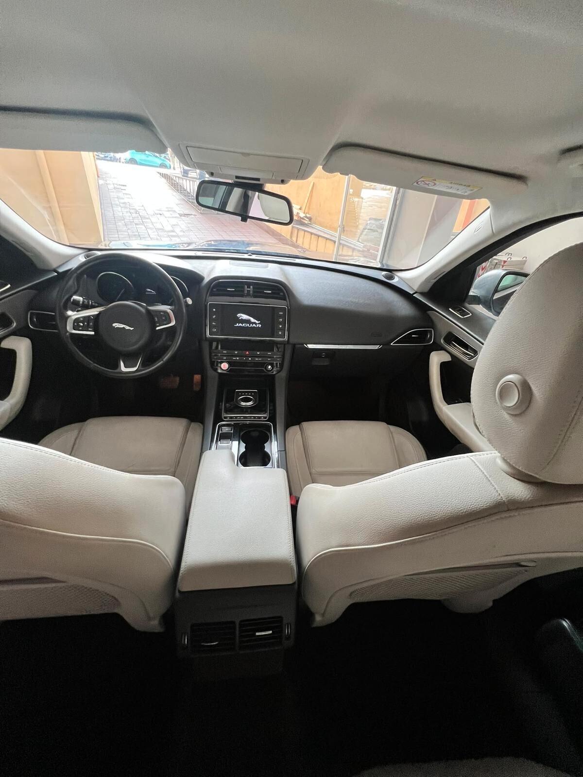 Jaguar F-Pace 2.0 D 180 CV AWD Pure