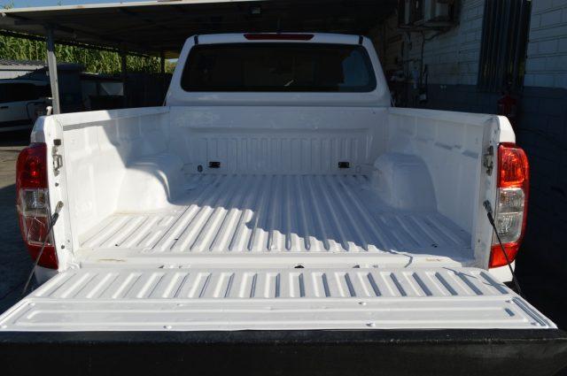 NISSAN Navara 2.3 dCi 4WD King Cab Acenta Autocarro