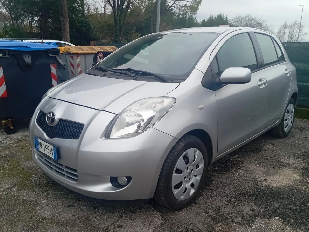 Toyota Yaris 1.0 5 porte Sol