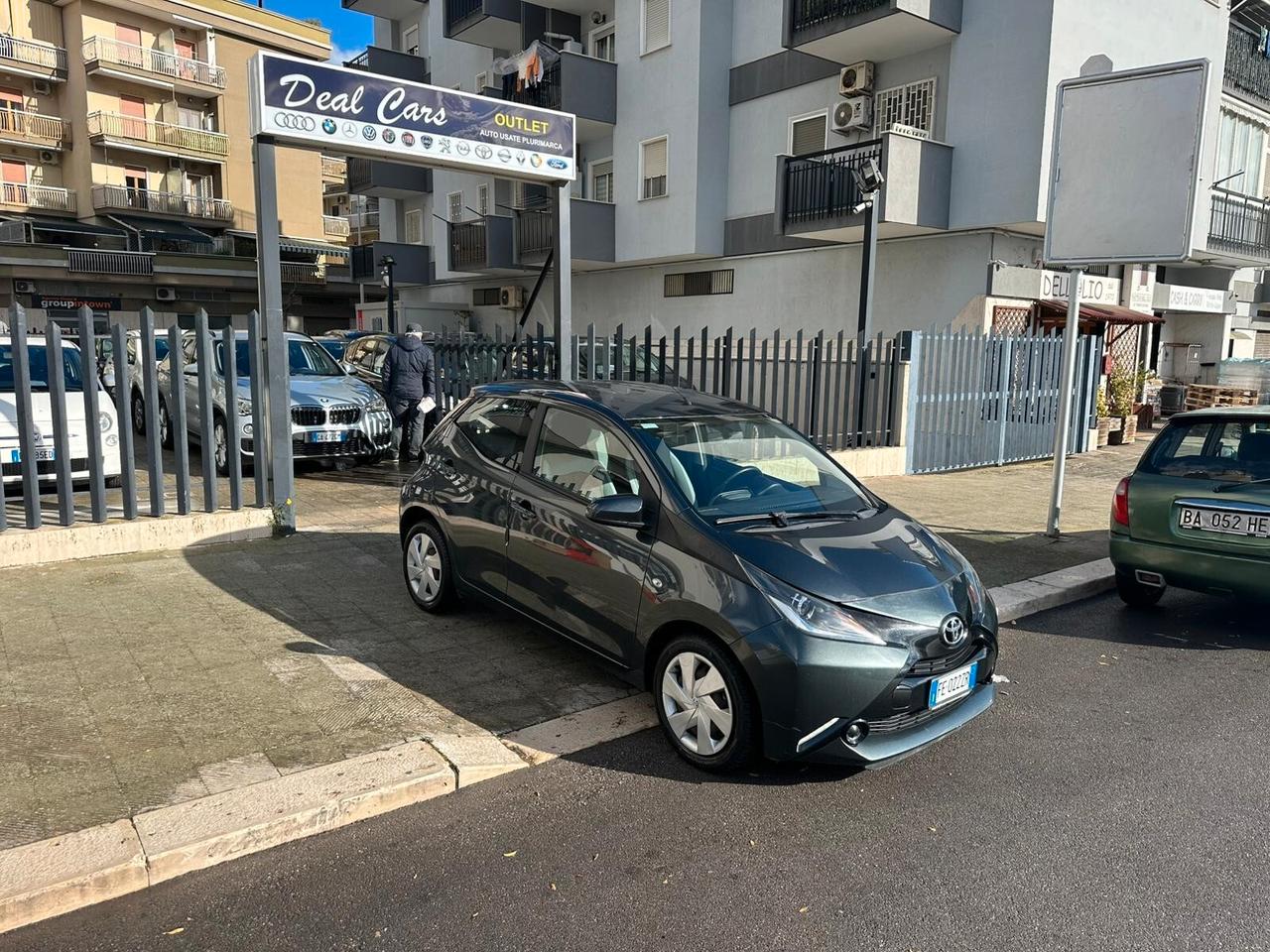 Toyota Aygo 1.0 VVT-i 69 CV 5 porte x-play