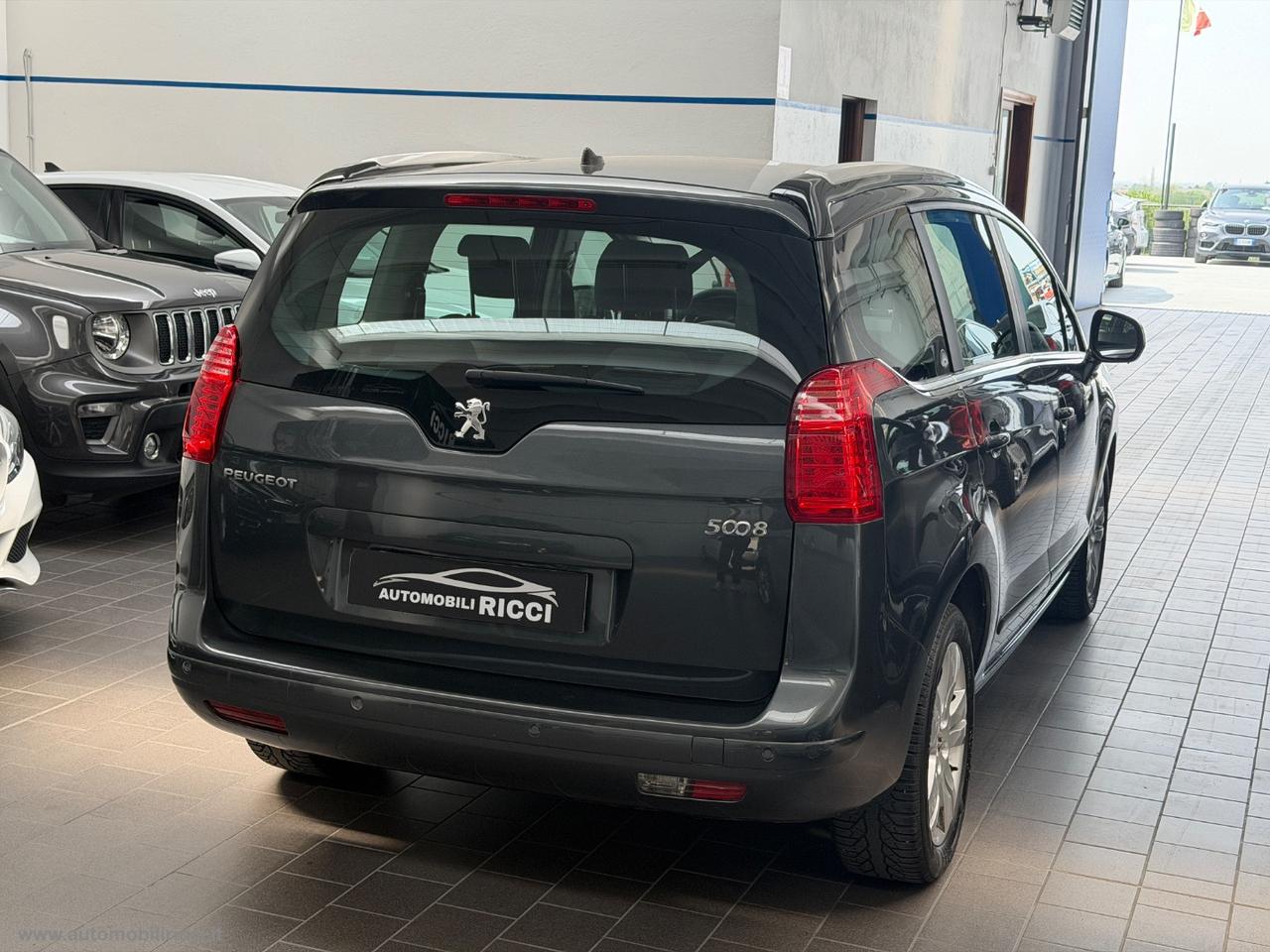 PEUGEOT 5008 1.6 HDi 115 CV 7 POSTI