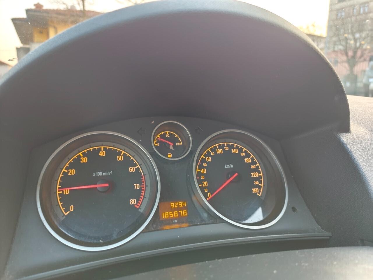 Opel Astra 1.4 16V Twinport 5 porte Cosmo