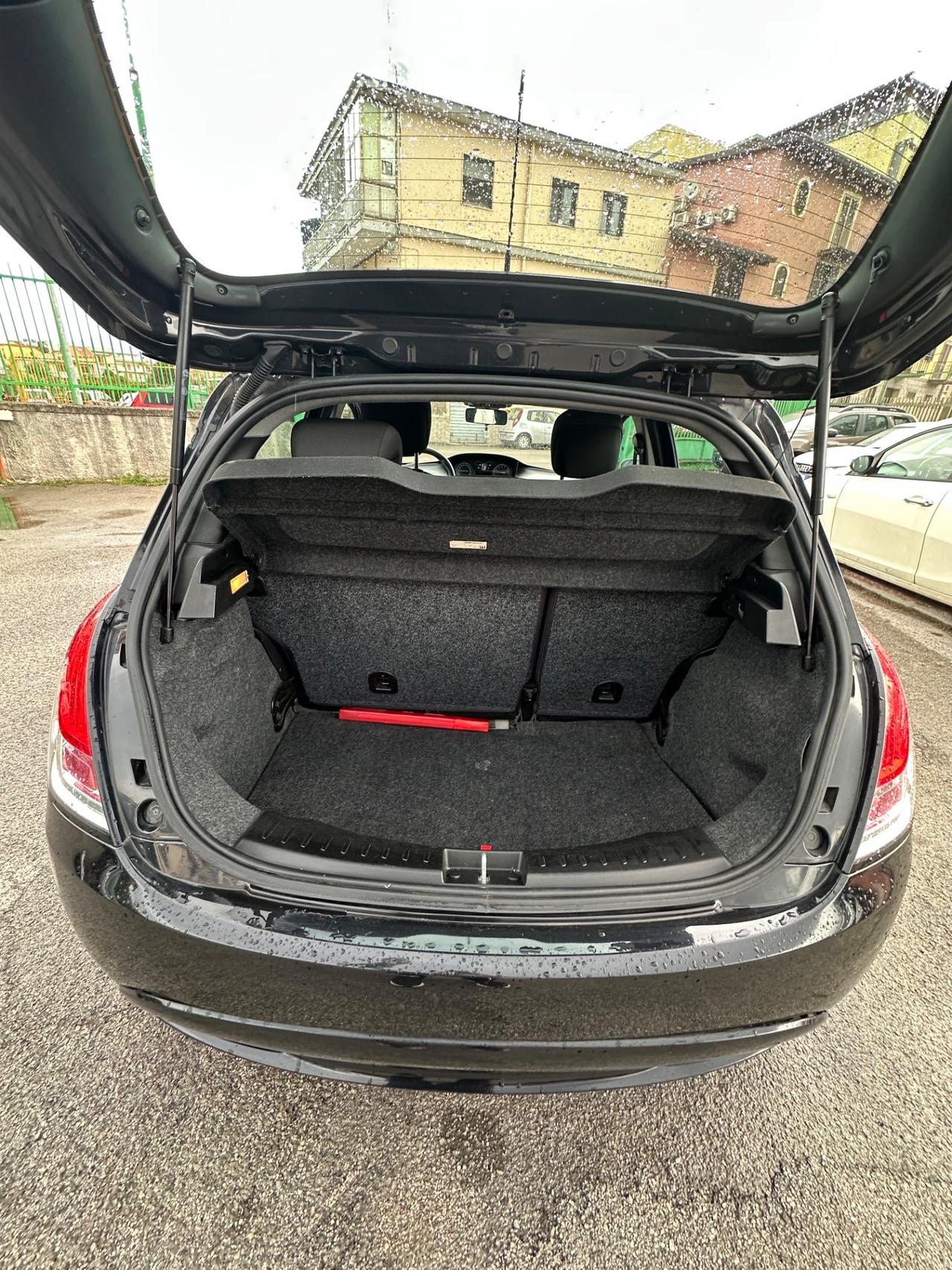 Lancia Ypsilon 1.2 69 CV 5 porte Unyca