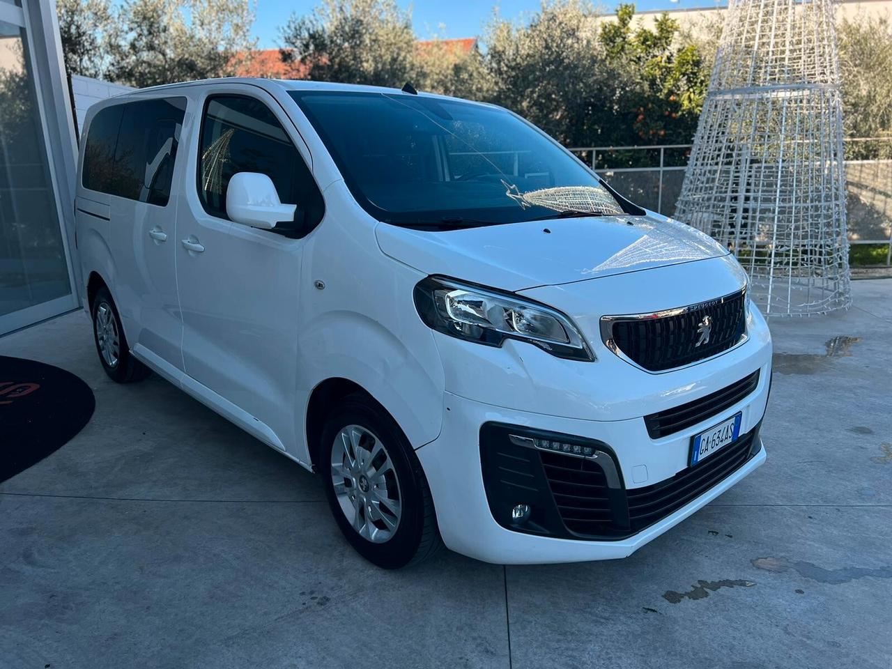 Peugeot Traveller BlueHDi 100 S&S Compact Business 9 Posti