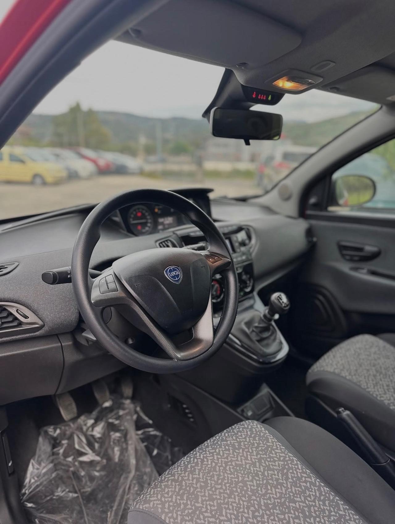 Lancia Ypsilon 1.0 FireFly 5 porte S&S Hybrid Silver