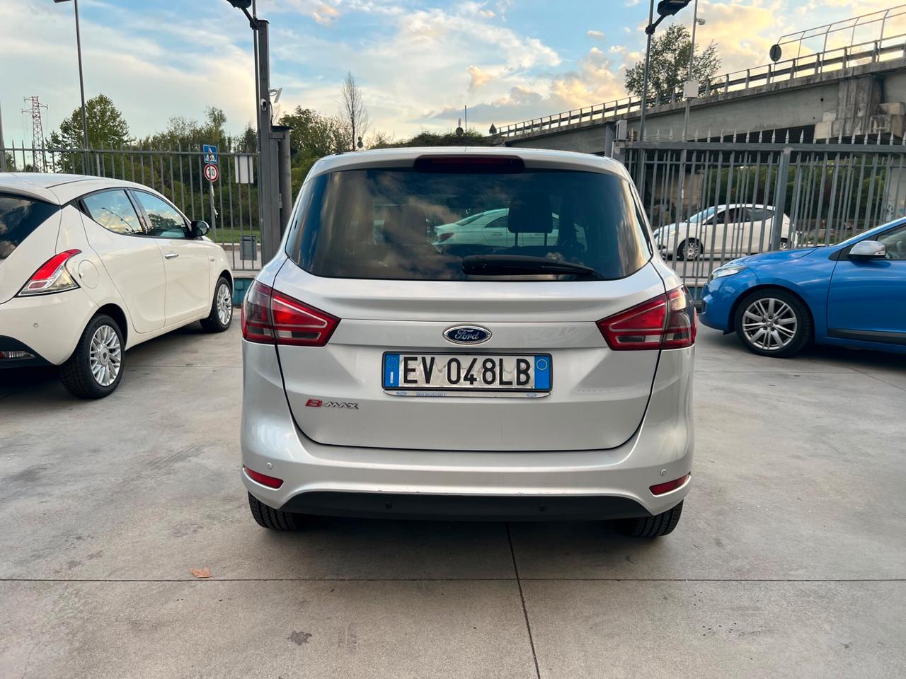 B-MAX 1.5 DIESEL 75CV-2014-ALL. TITANIUM