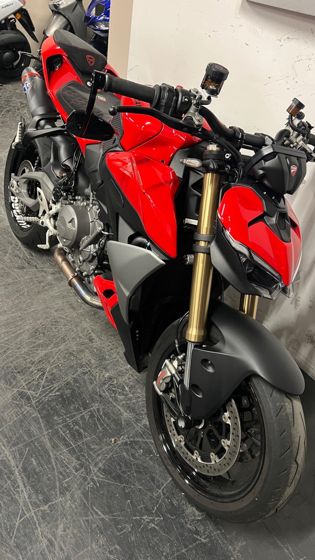 Ducati Streetfighter V2