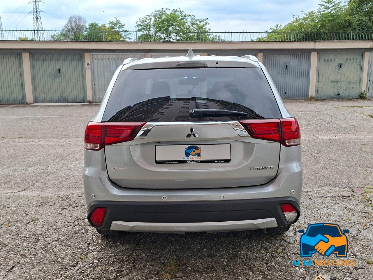Mitsubishi Outlander 2.2 Instyle Plus Sda awd 7p.ti auto my17