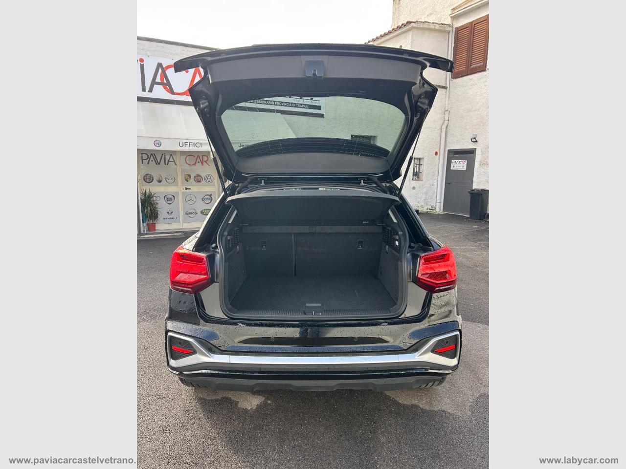 AUDI Q2 35 TFSI S tronic Identity Black