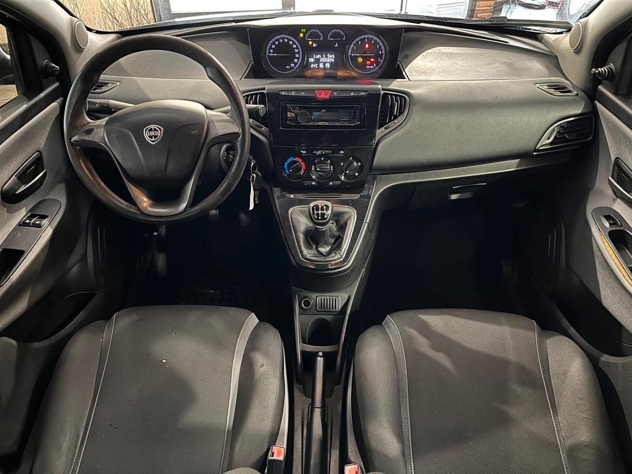 Lancia Ypsilon 1.2 69 CV 5 porte Silver