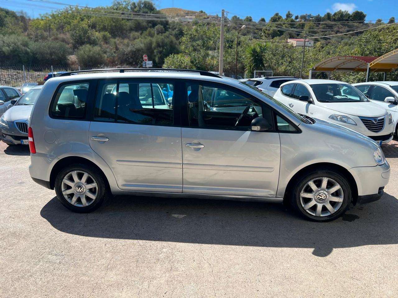 Volkswagen Touran 2.0 TDI 136CV Trendline 7 POSTI