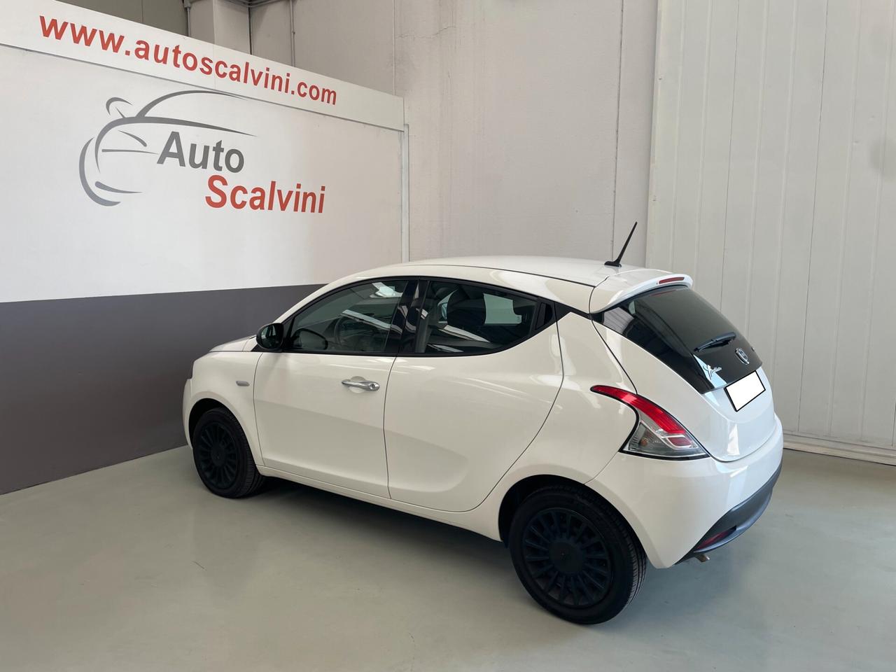 Lancia Ypsilon 1.0 FireFly 5 porte S&S Hybrid Silver