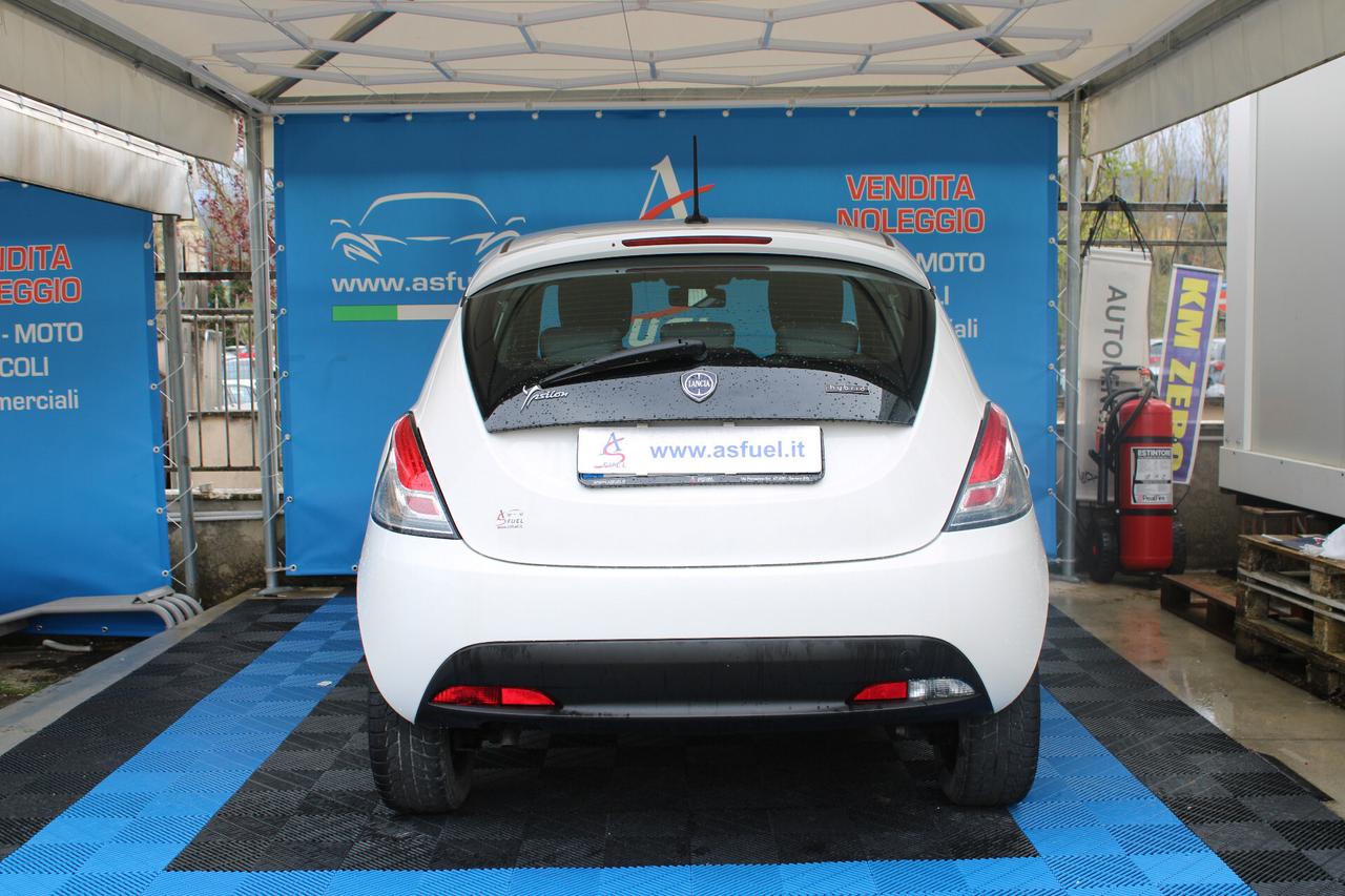 Lancia Ypsilon 1.0 FireFly 5 porte S&S Hybrid Ecochic Silver