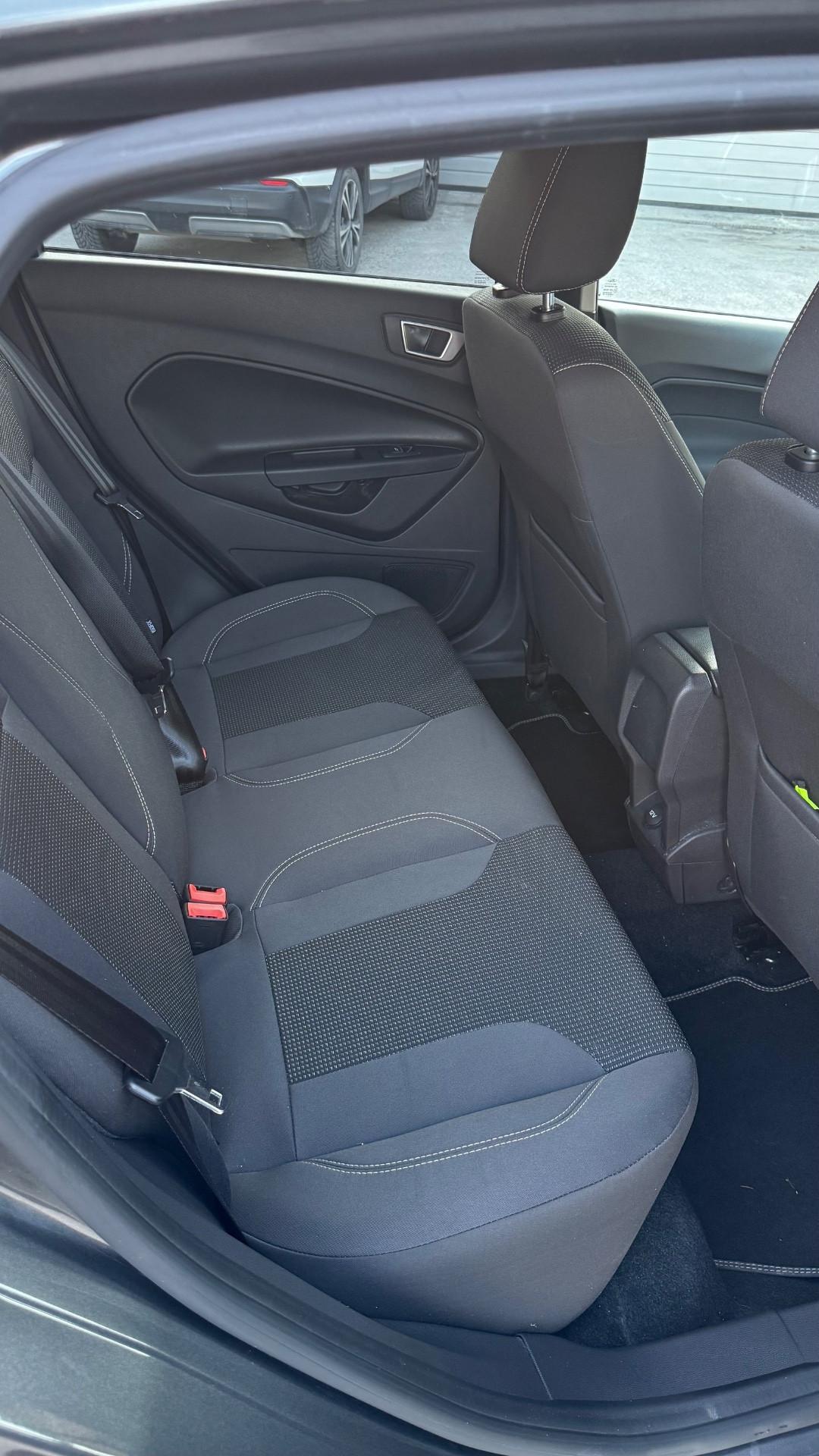 Ford Fiesta 1.0 EcoBoost 100CV 5 porte Powershift Titanium